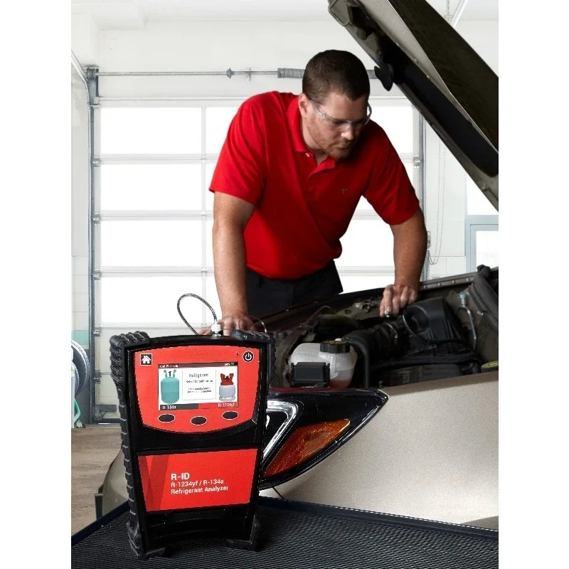 Refrigerant detector, automotive air conditioner refrigerant true and false discriminator