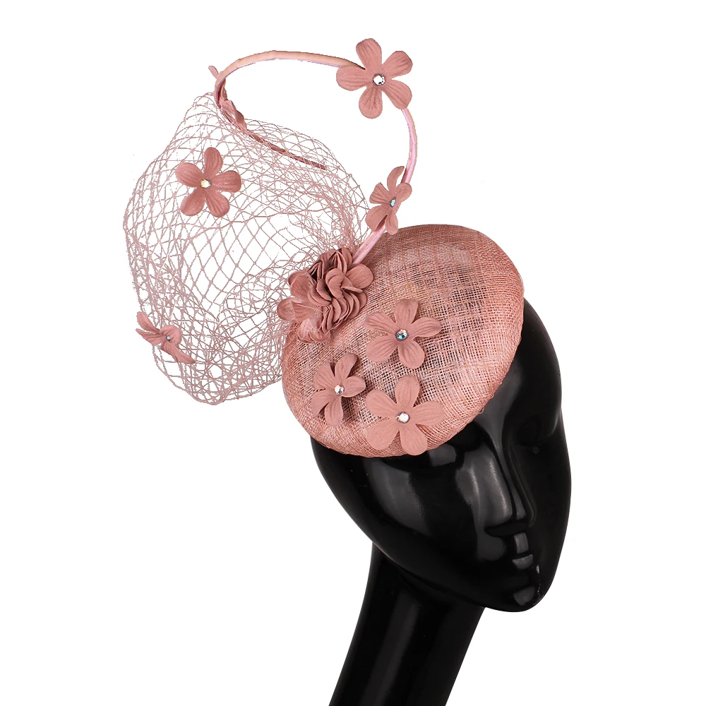Elegante Sinamay-Haarschmuckstücke für Damen, hochwertige Hutmode mit Blumenschleiern, modische Braut-Haarkappen und Kopfschmuck mit Blumen. – Detail 4