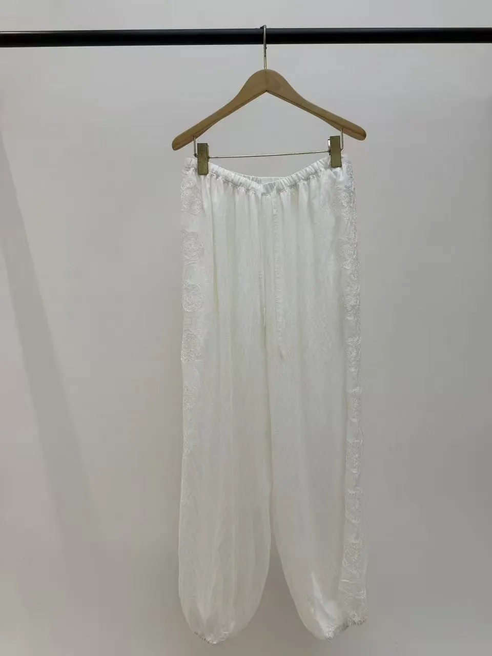 2026 Spring/Summer White Sleeveless Lace Texture Lace Round Neck Tank Top Leg Tights