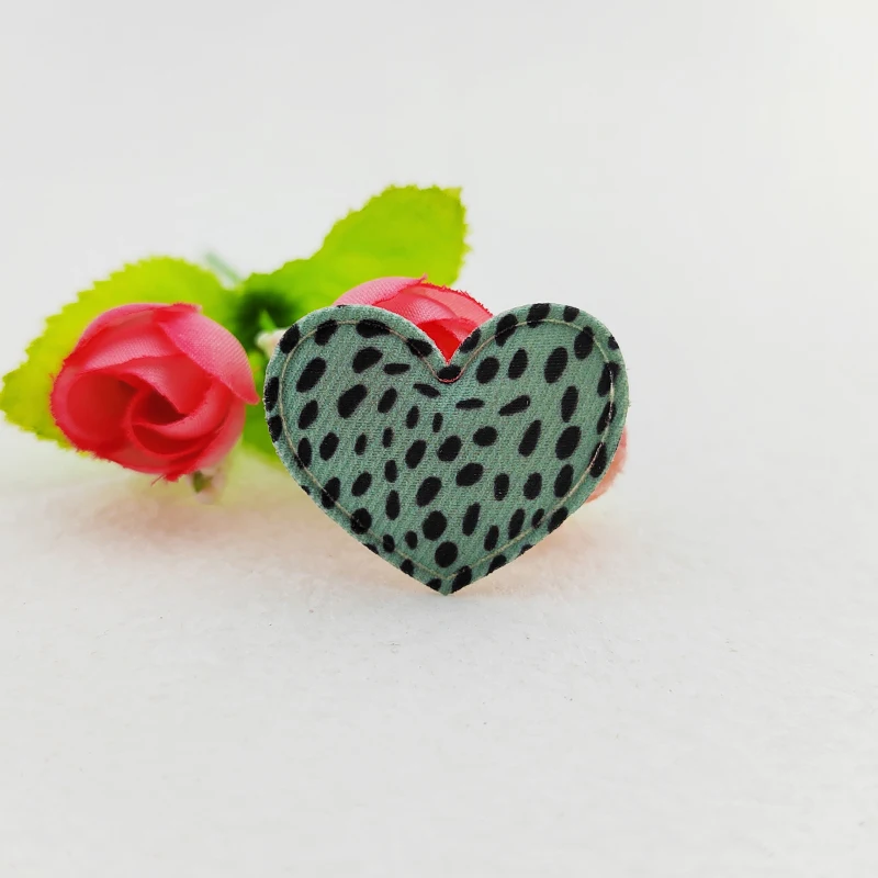 100 Stück Leoparden-Stoff-Herz-Applikationen 3,5*3CM für DIY-Nähprojekte, Kopfbedeckungen, Haarspangen, Schleifendekoration, Aufnäher für Kleidung & Hüte – Detail 6