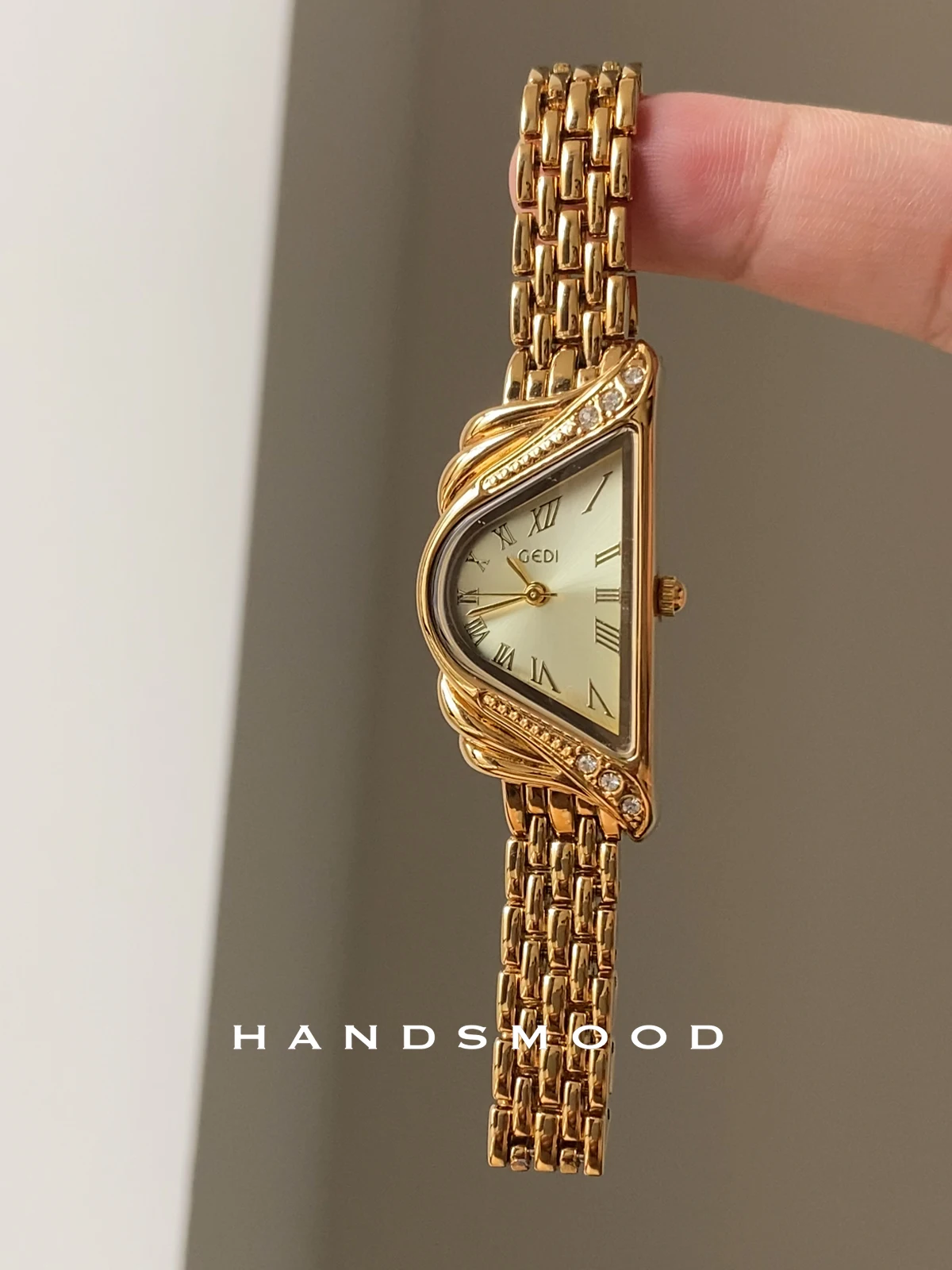 New Exquisite Women'S Watch, With A Sophisticated And Elegant Design, Featuring A Chain Strap, Perfect As A Gift For Women.