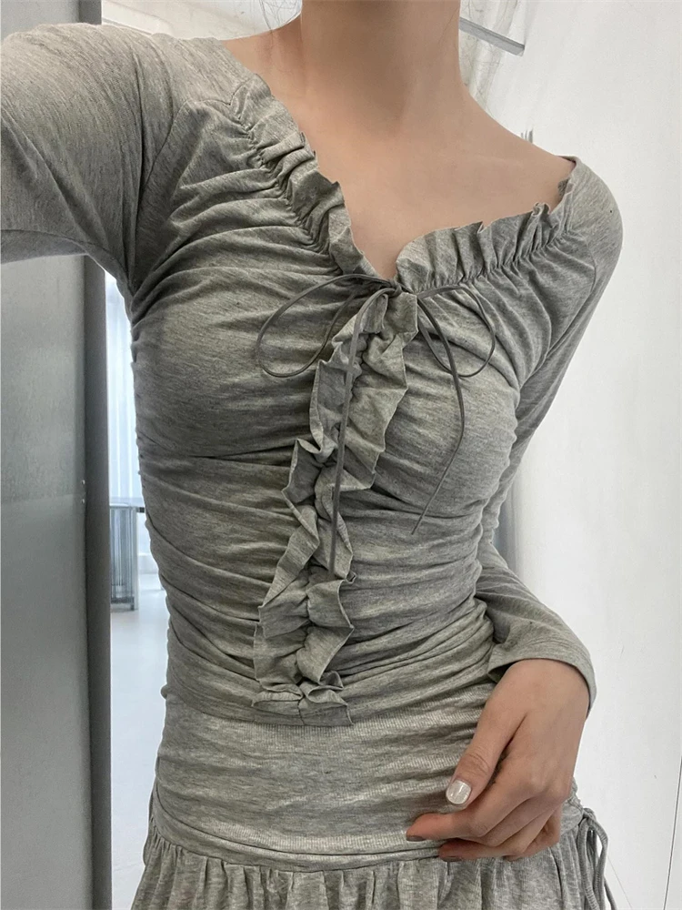 เสื้อยืดสตรีทรงสลิมฟิต แขนยาว ดีไซน์ผูกปมไม้ ผ้าผสมคอตตอนและโพลีเอสเตอร์