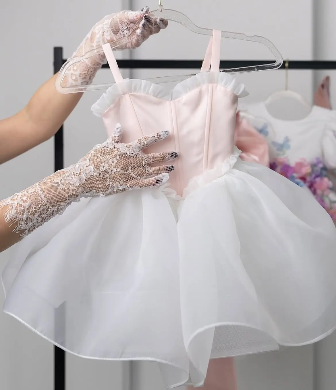 

Cute Organza Flower Girl Dress Baby Pink and White Toddler Pageant Ball Gowns Princess Birthday Wedding Party Dress Knee Length
