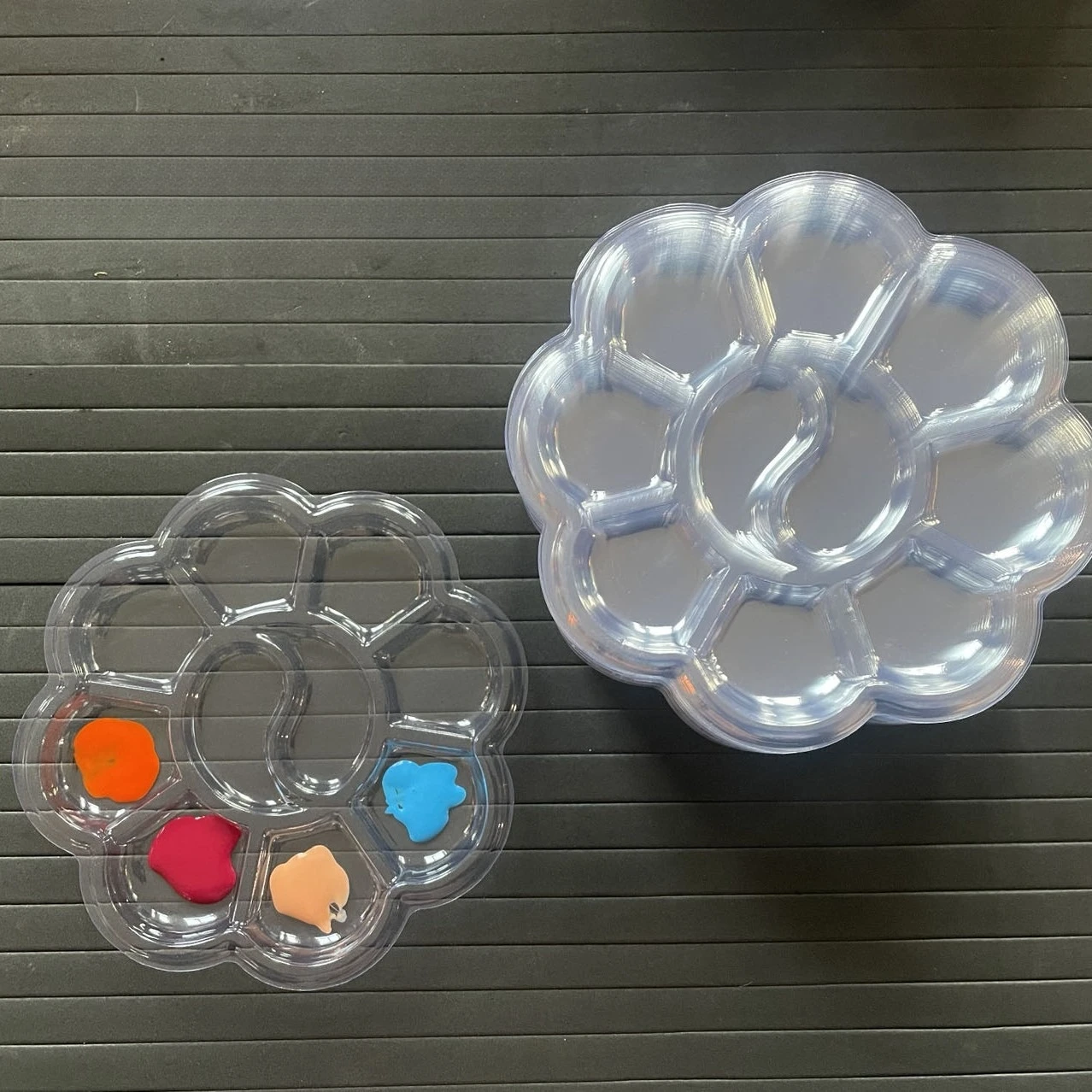 10Pcs Disposable Gouache Oil Painting Palette Plum Blossom Shape Painting Art Palette Washable Watercolor Paint Palette