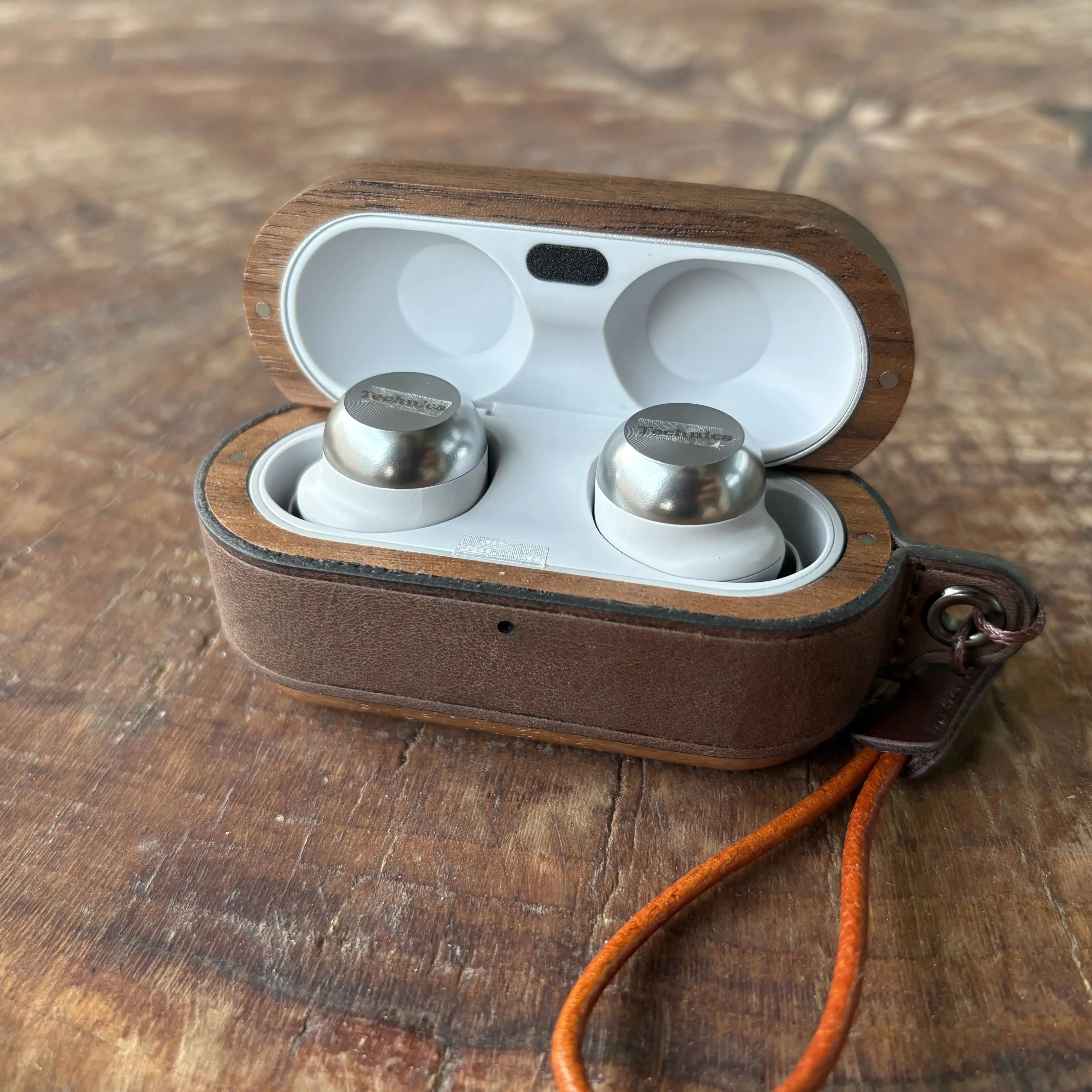 

Original Wooden Retro Earphone Case for Panasonic Technic EAH-AZ100, Protective Cover Made from Walnut Wood