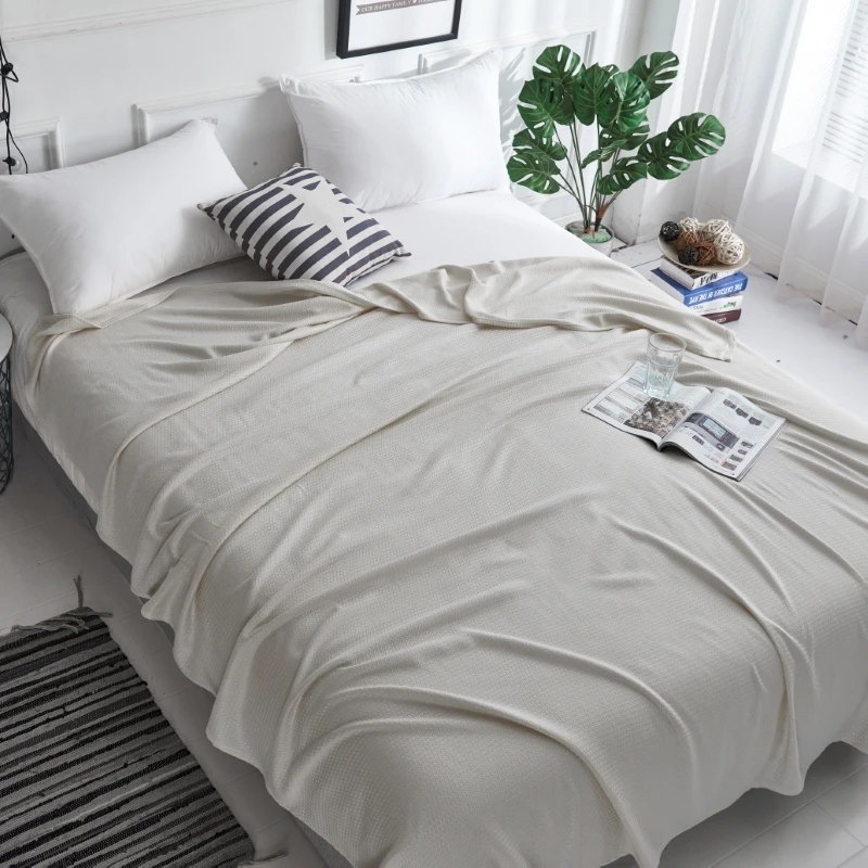 Cooling Blanket for Summer, 100% Rayon Derived from Bamboo, Cool Summer Blanket for Hot Sleepers, Soft Quilt Lightweight Blanket
