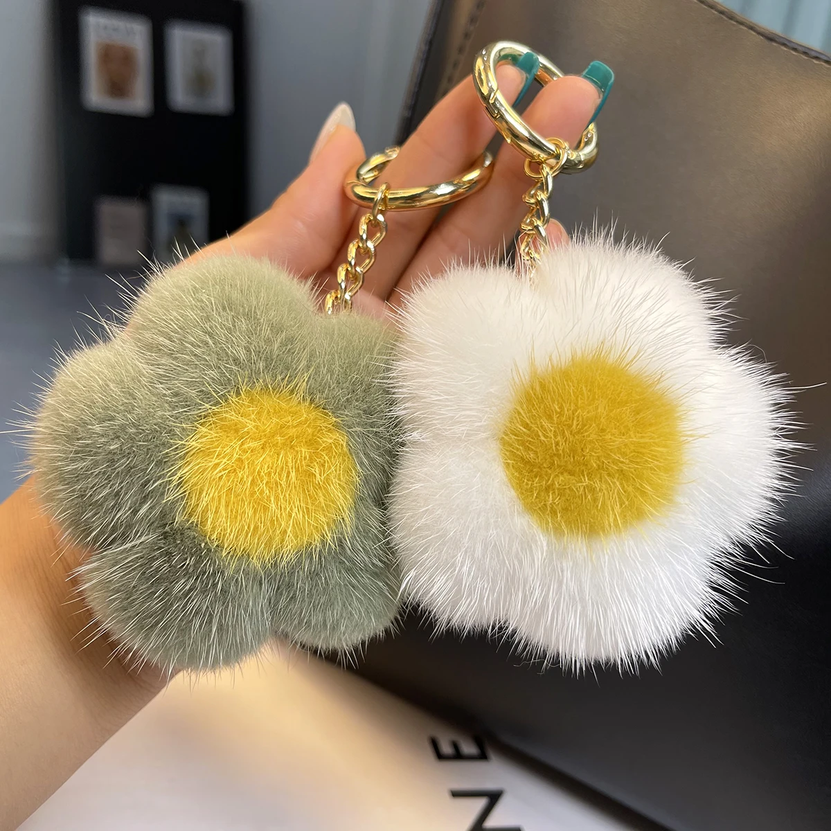 

Cute Real Mink Hair Small Flower Keychain Bag Purse Car Key Ring Pendant Fashion Natural Mink Fur Keychain New Style Gifts