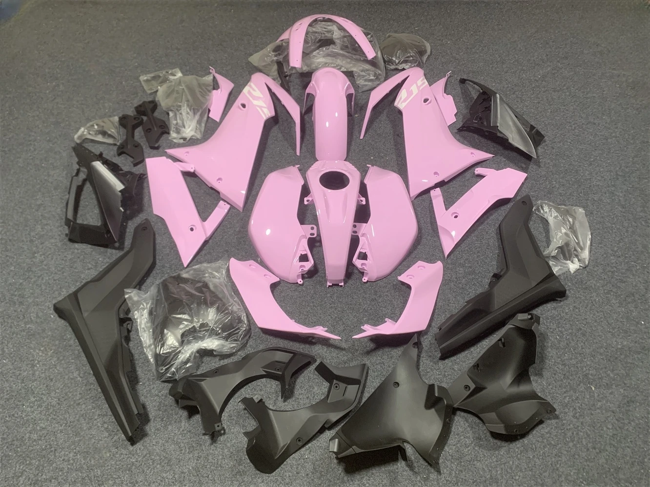 مجموعة هدايا الدراجة النارية مناسبة للدراجة النارية R15 2019 2020 2021 2022 2023 2024 R125 19 2021 22 23 هدية وردية