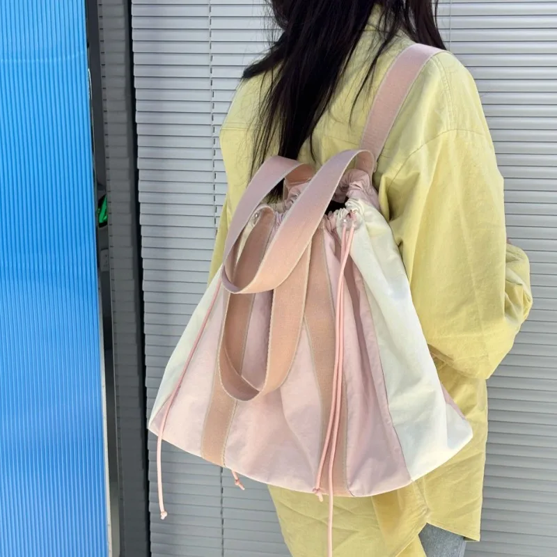 

Fashionable Backpack for Women Contrasting Lightweight Designer Bags Large Capacity Women Shoulder Bag Casual Backpack Mochila