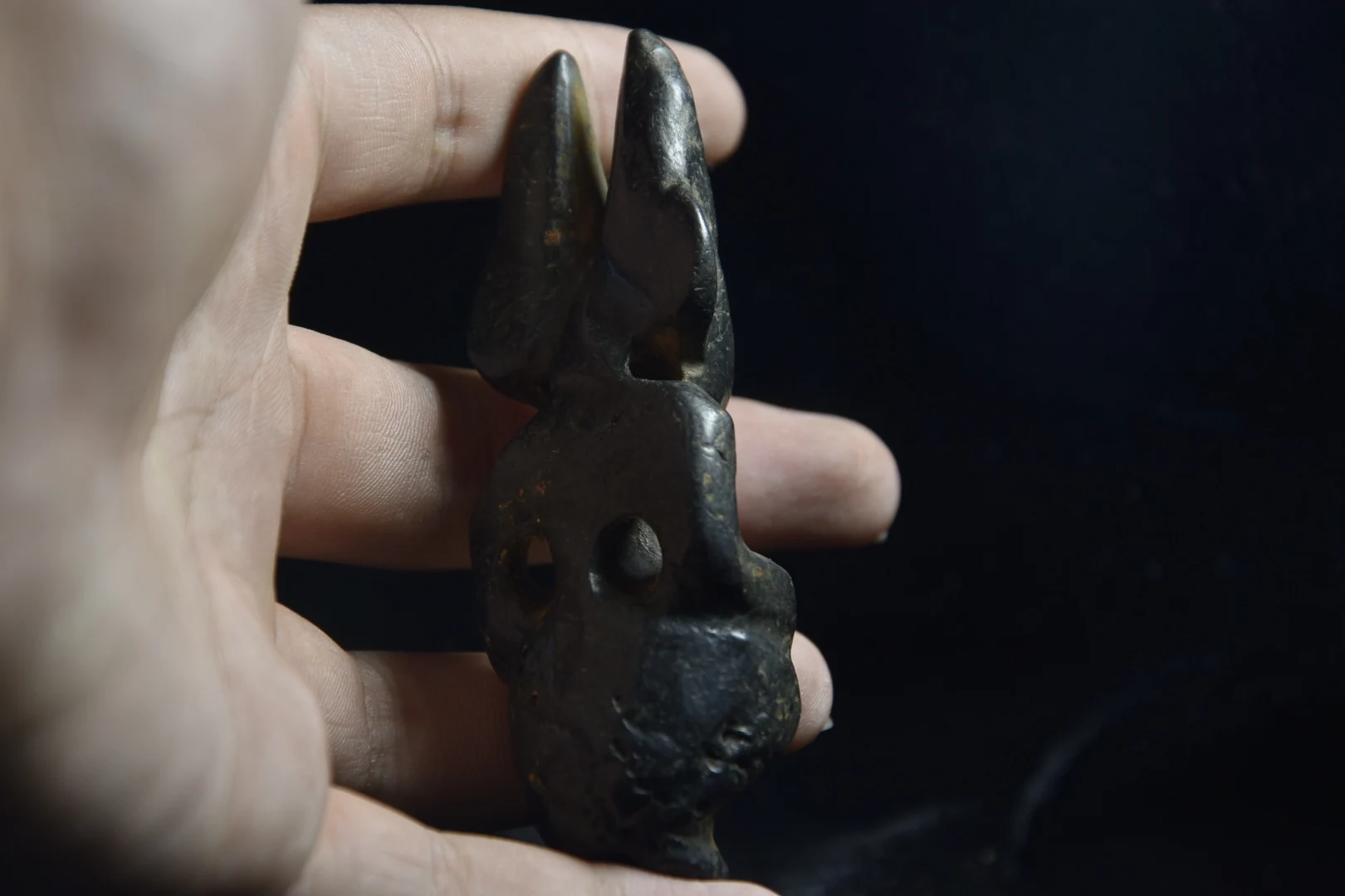 Chinese Red Mountain Culture Meteorite Iron Retro Jade Sun Man Ornament Talisman Pendant