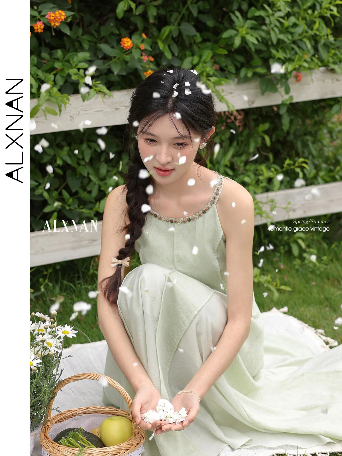 

ALXNAN Women's Green Dress Long Elegant Holiday Party Dress 2025 Summer A-line Beaded Design Sleeveless Ladies Clothing L53801