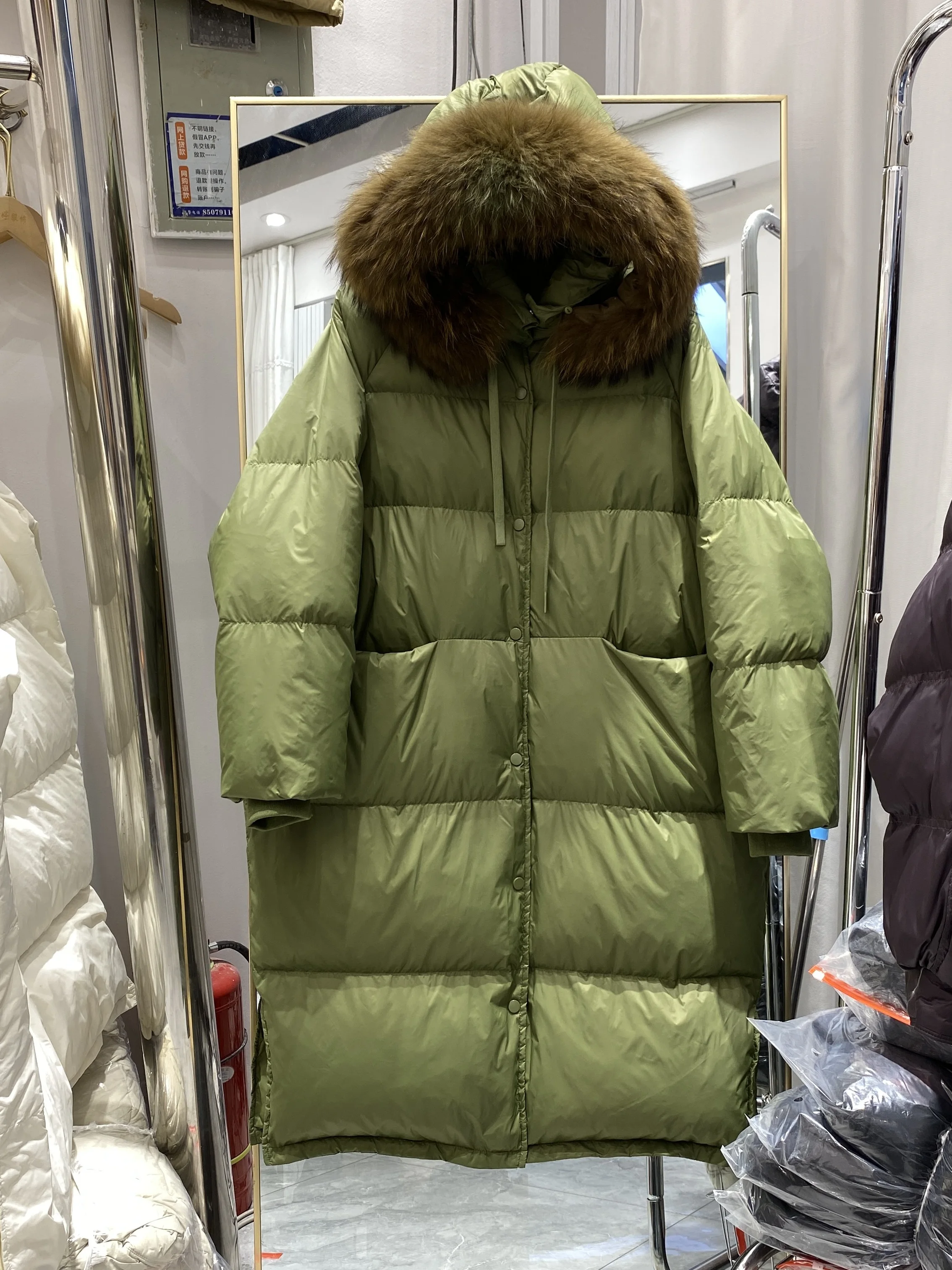เสื้อแจ็คเก็ตขนเป็ดสีเขียวทหารสำหรับผู้หญิง รุ่นหนาพิเศษ ทรงหลวม บุด้วยขนแรคคูนขนาดใหญ่สำหรับฤดูหนาว  แบบใหม่