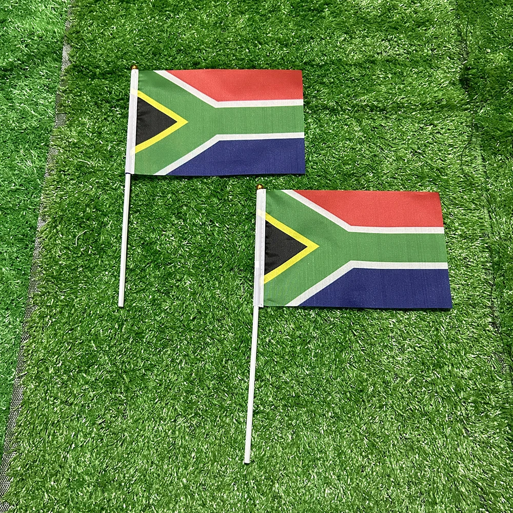 BANDERA DE SKY Bandera de mano de Sudáfrica 21*14 cm poliéster África del Sur banderas ondeantes de mano con poste de plástico para actividades decoración del hogar