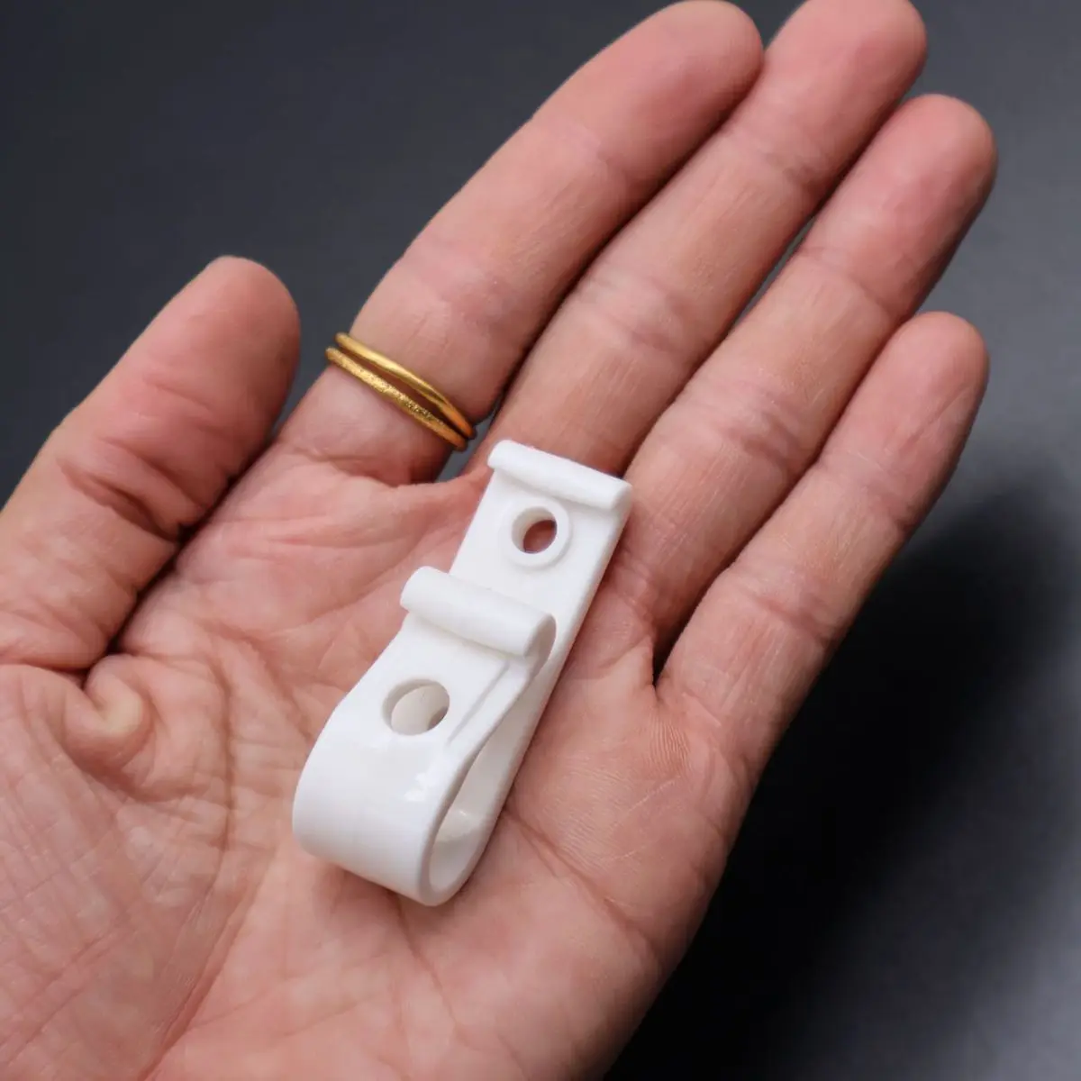 10-Pack White P-Shaped Clip Chain Fasteners in Stock, Curtain Bead Tension Device with Screws, Roller Blind Rope Fixing Hooks