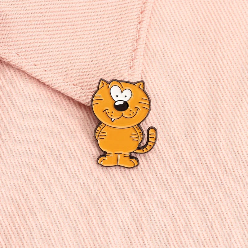 Heilung Orange Katze Emaille Pin Grinning Katze Legierung Brosche Revers Rucksack Abzeichen Mode Schmuck Accessoires Geschenk für Freunde ﻿