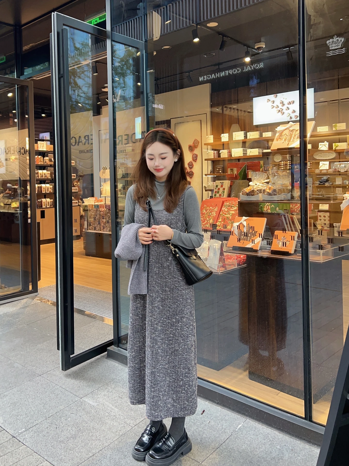 

Комплект из вязаной кофты и жилета для женщин: облегающий, с высоким воротником, базовый, осенне-зимний, модный, повседневный, из двух предметов, маленький размер