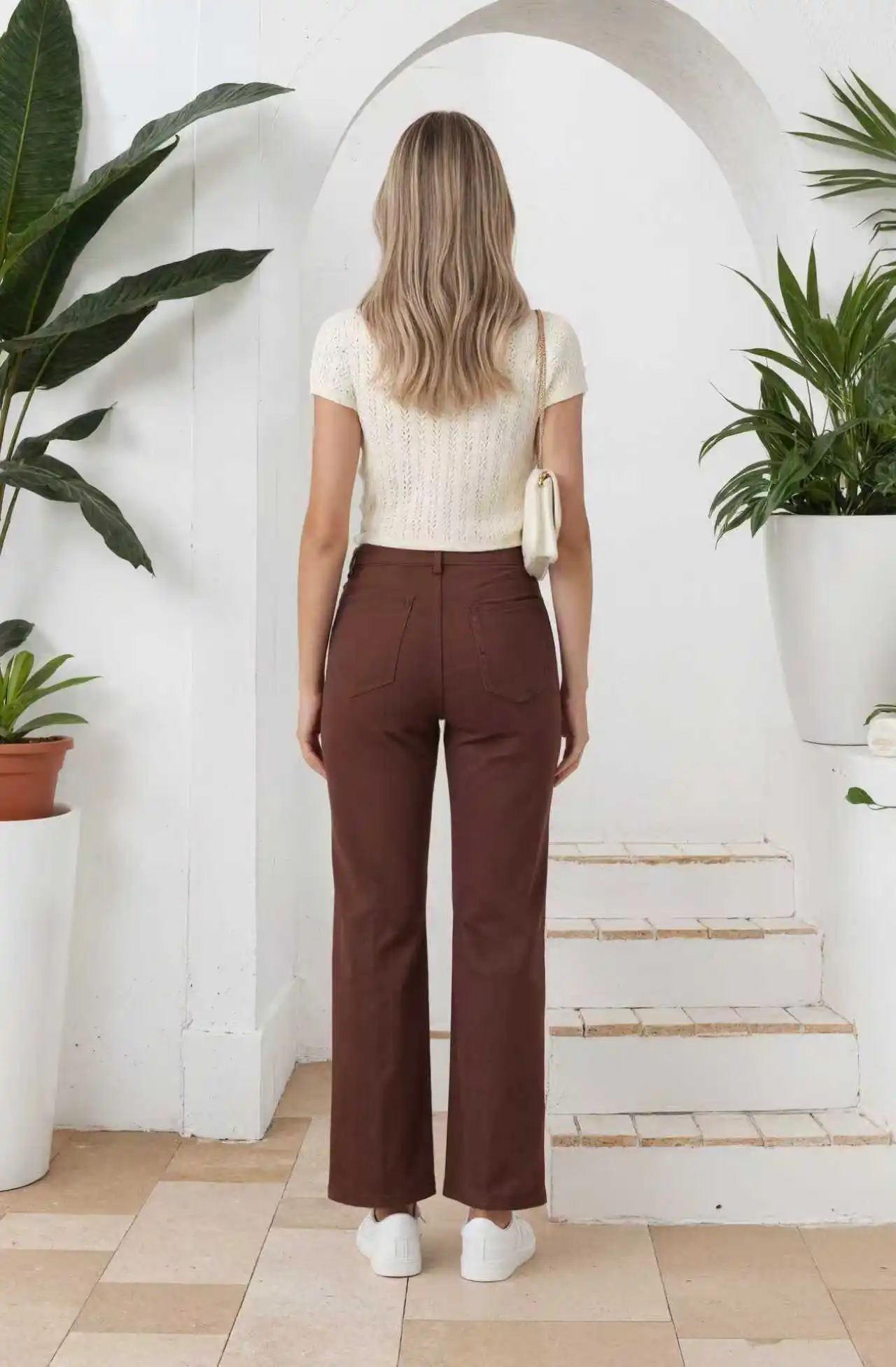 New loose, casual, high-waisted, slimming coffee-colored wide-leg straight-leg jeans for pear-shaped figures
