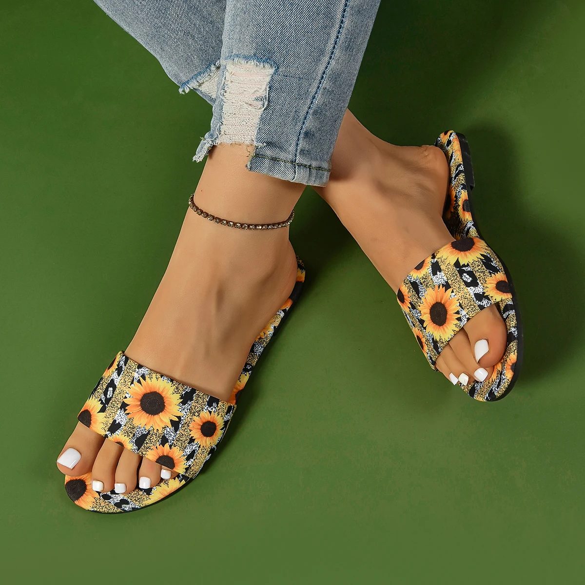 Women's Casual Bohemian Flat Sandals, Sunflower Print Slip-On Beach Sandals, Suitable for Outdoor Wear and Vacation