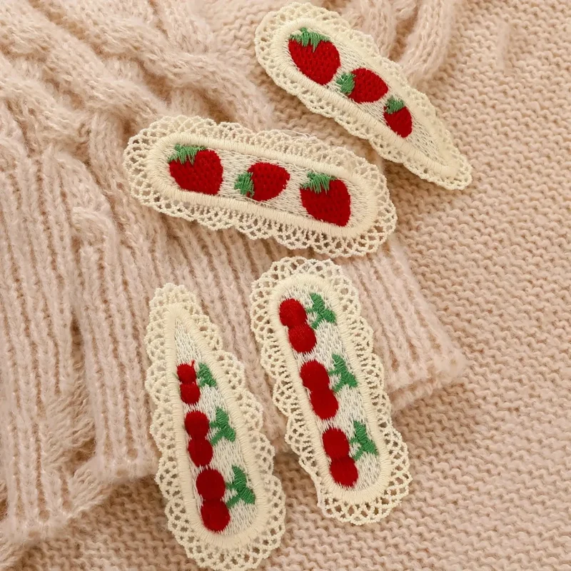 4 قطع مشابك شعر لطيفة على طراز الكلية على شكل كرز الفراولة، إكسسوارات للشعر لزملاء الدراسة، والتجمعات، والسفر،