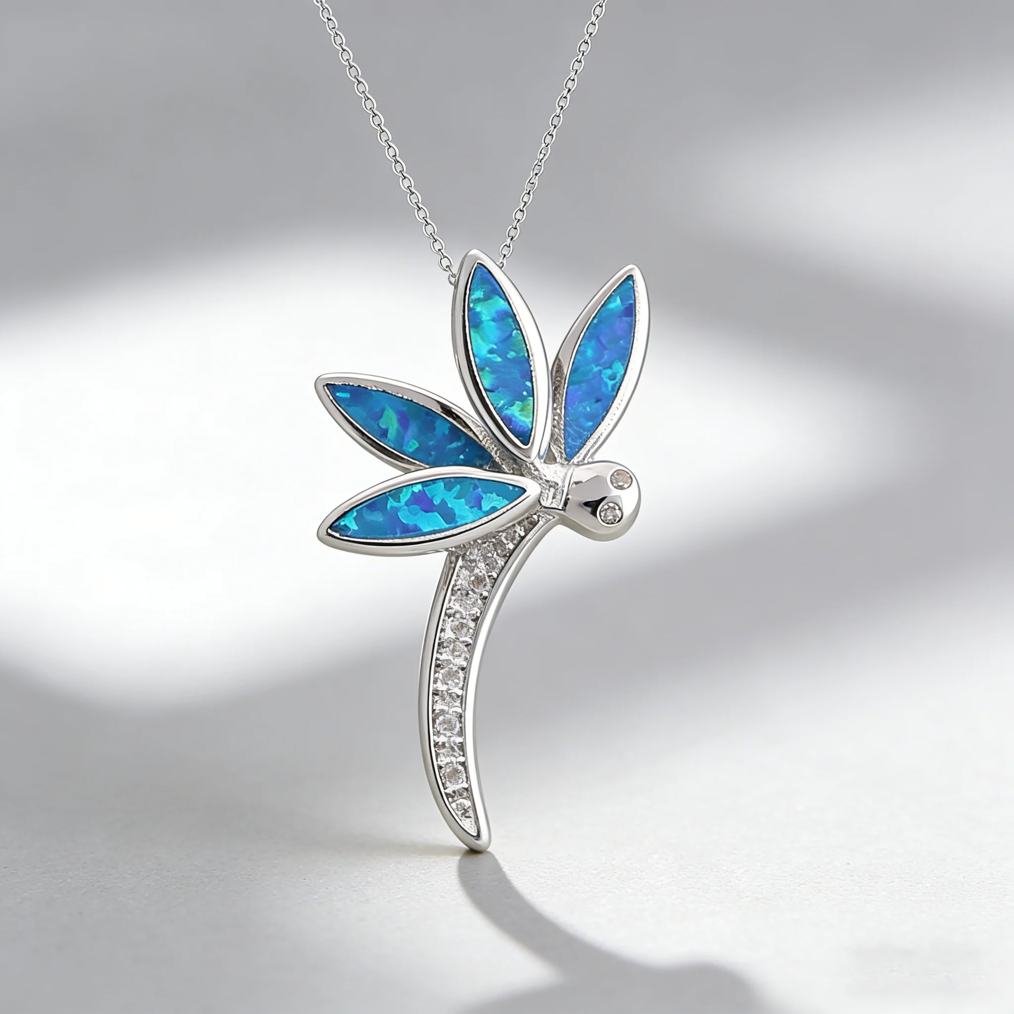 

Серебряное ожерелье с подвеской в виде стрекозы из синего опала и циркония, элегантное украшение для женщин, изящный подарок с камнем-талисманом для неё