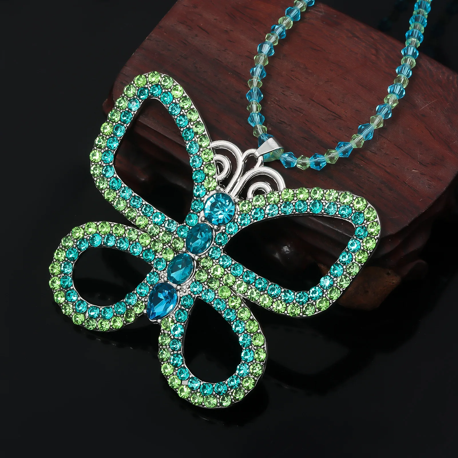 Colar Choker Grande de Borboleta com Strass ZAKOL, Colar de Corrente com Pingente de Borboleta de Cristal para Mulheres, Joias de Fantasia