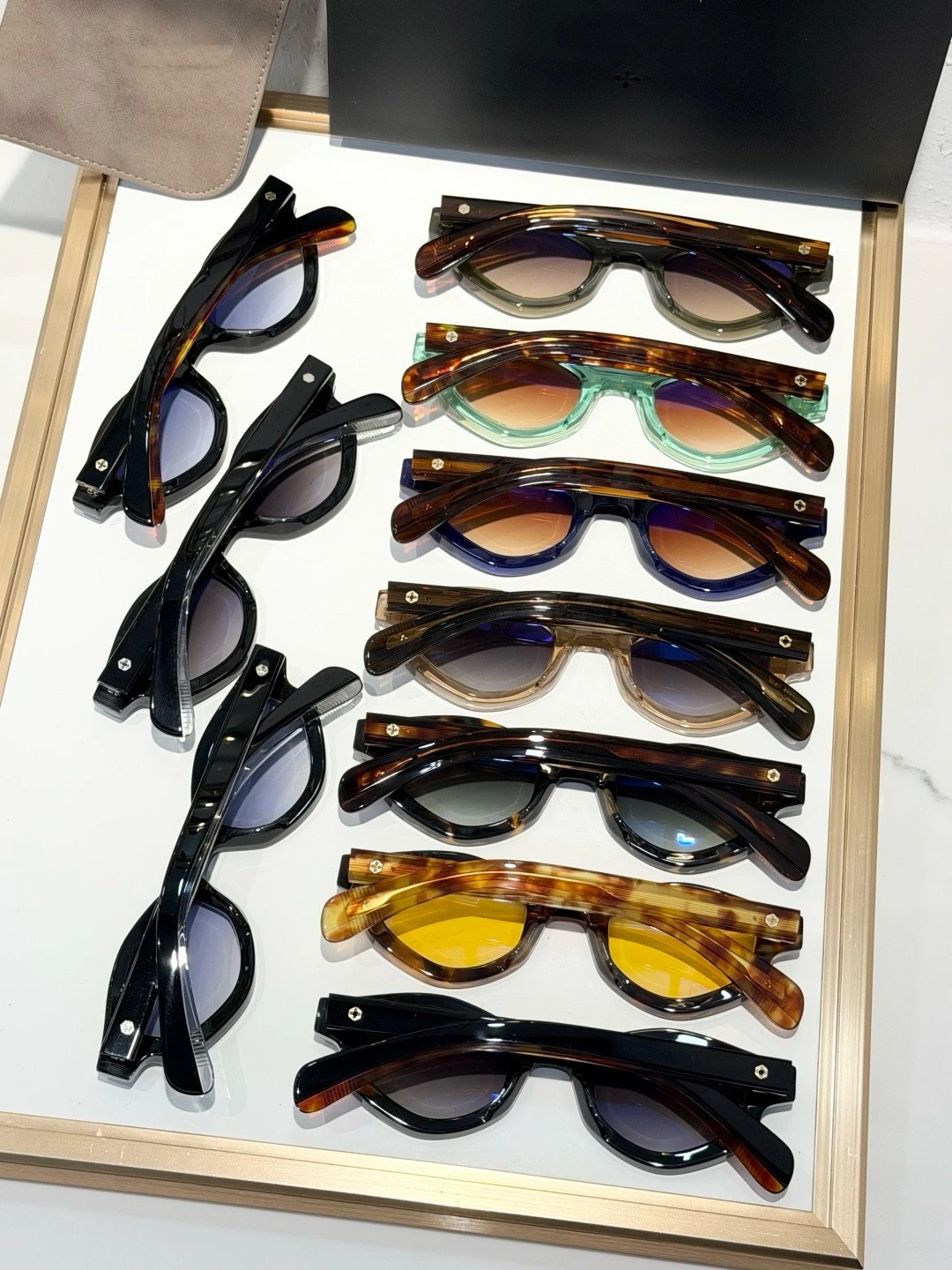 SIRIUS Sunglasses Man Woman,Glossy Black Cat Eye Frame,Blue Gradient Lens,Diamond Stud Decor,UV400 Trendy Sun Glasses