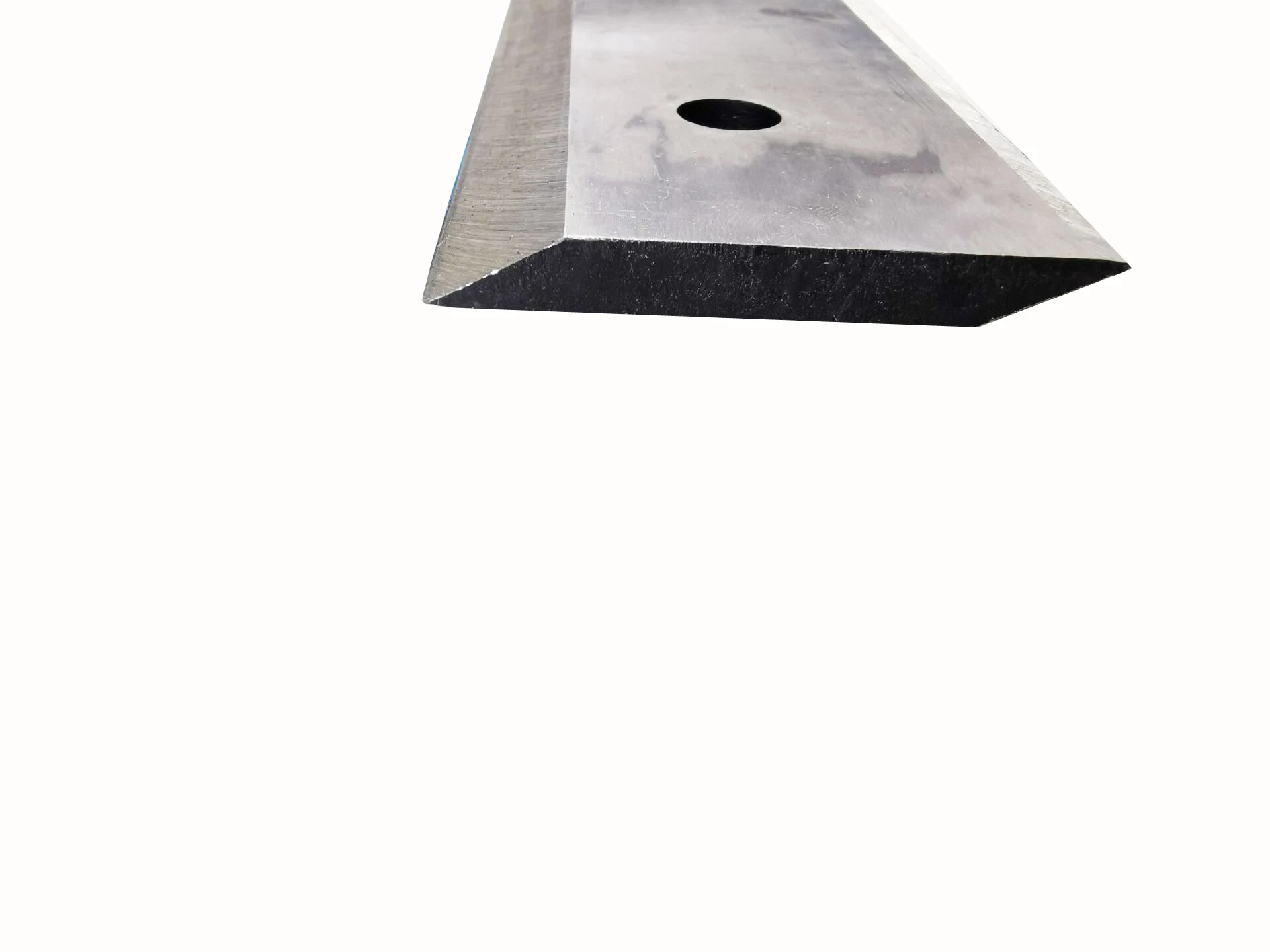 Wood chipper blade with size 150 x 55 x 6.0 / 195x55x6 (type 1)  /  195x55x6 (type 2) , check the shape when make the order
