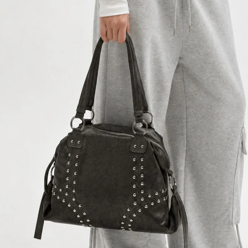 Large Capacity Retro Rivet Tote Bag for Women Autumn Trendy American Style Motorcycle Bag Solid Color Commute Underarm Bag 2026