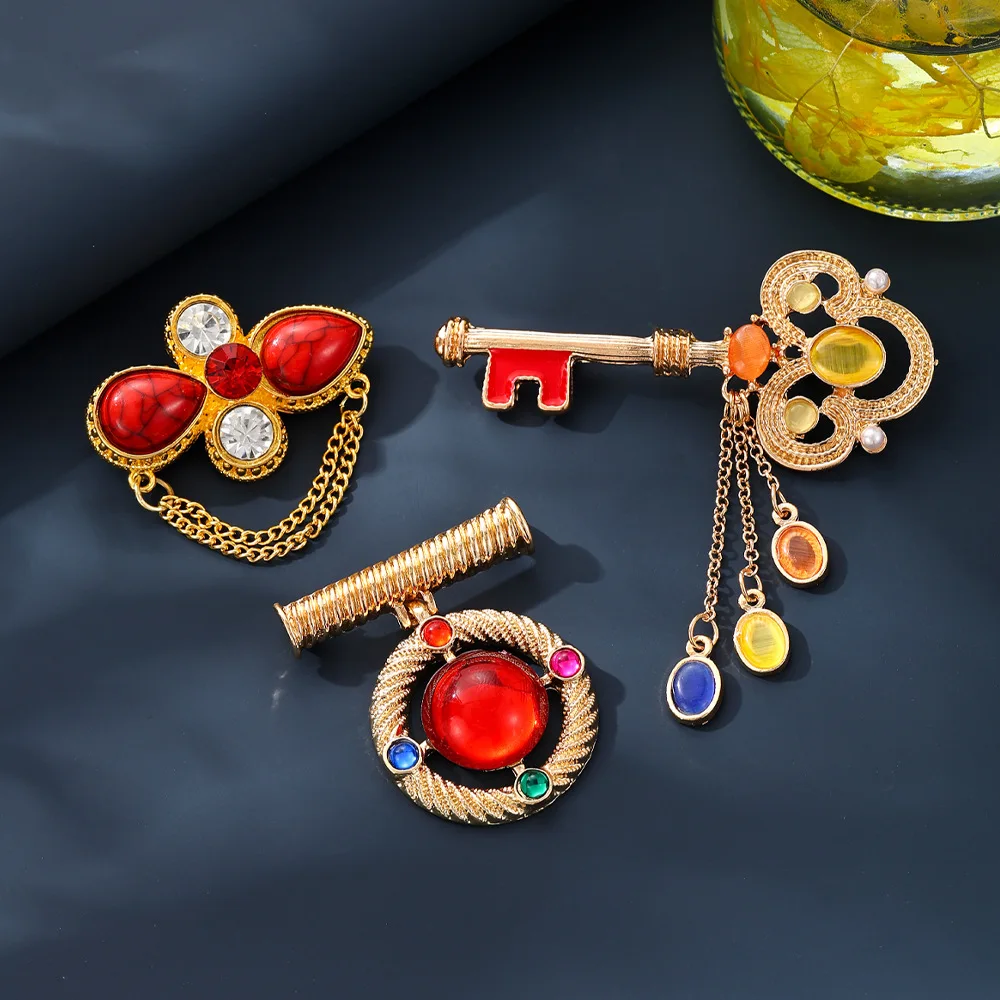 

Vintage Palace Colorful Baroque Brooch Key Tassel Brooch For Men Women Party Clothing Accessories Pin