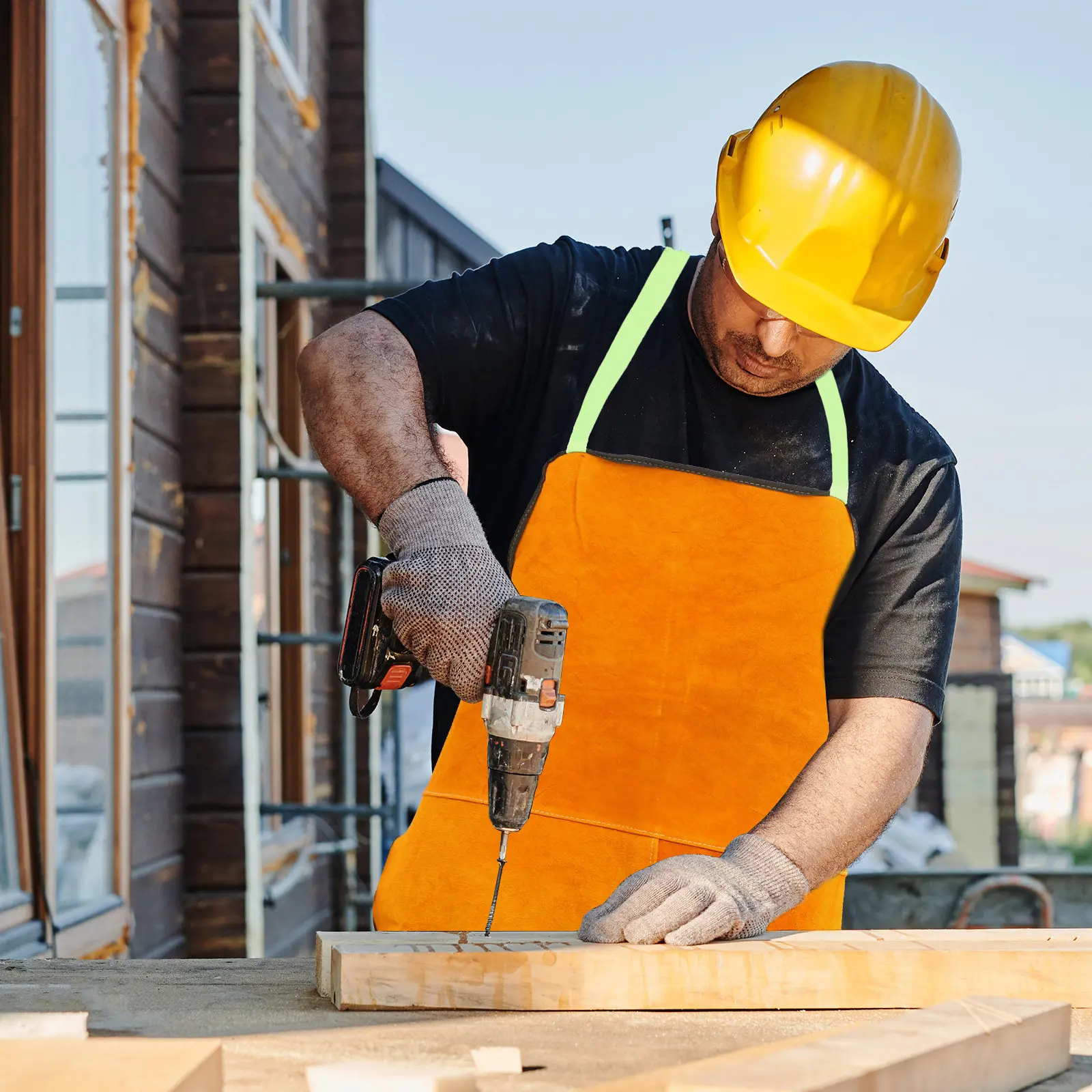 

1Pcs Cowhide Welding Apron Heat Insulation Work Apron for Electric Welding Protective Clothing Workshop Garage Use