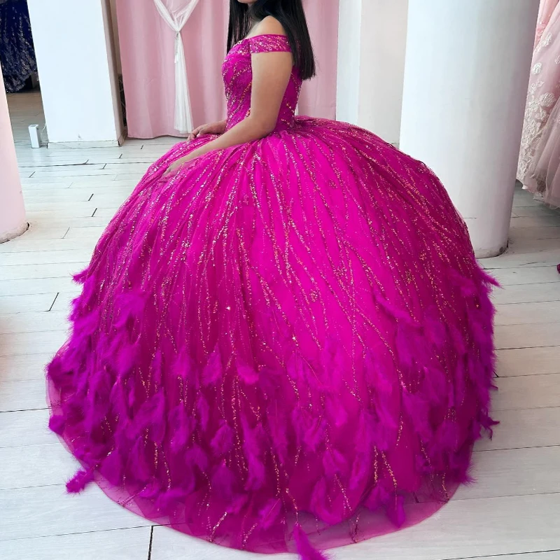 Блестящие платья Quinceanera по индивидуальному заказу, розово-красное, бальное платье с открытыми плечами, блестками, бисером, перьями, тюлем, милое платье 16, Vestidos 15 De