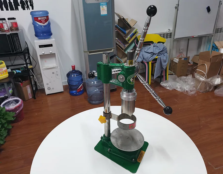 Coconut cutter coconut opening machine  