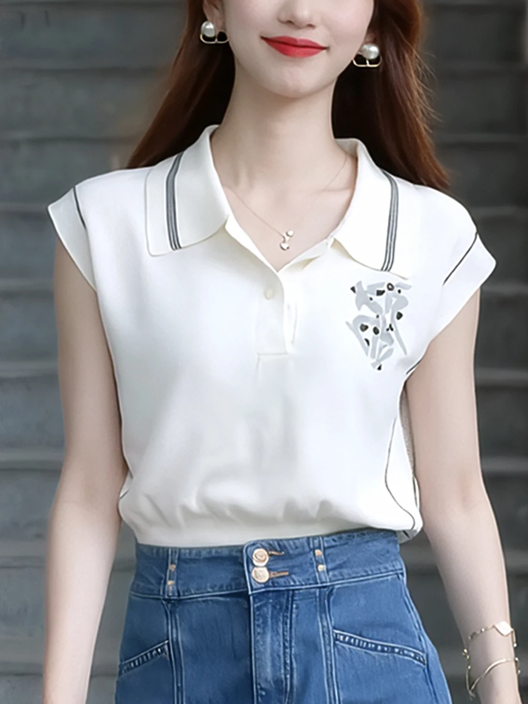 

Summer 2025 Women's Loose Fit Knitted T-irt Korean Sle Henry Collar ort Sve Slimming Versatile Faionable Top