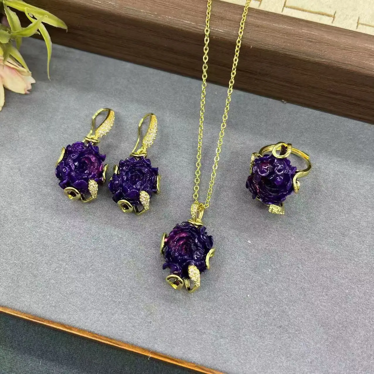 DIY accessories Internet celebrity live broadcast new noble purple peony suit shell powder pressure color retention electroplati