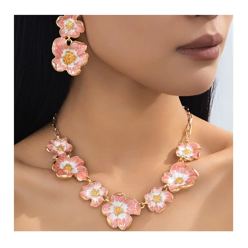 

Niche High-end Dripping Flower Earrings, Necklaces Are Suitable for Women's Banquets, Parties, Vacations, and Elegant Temperamen