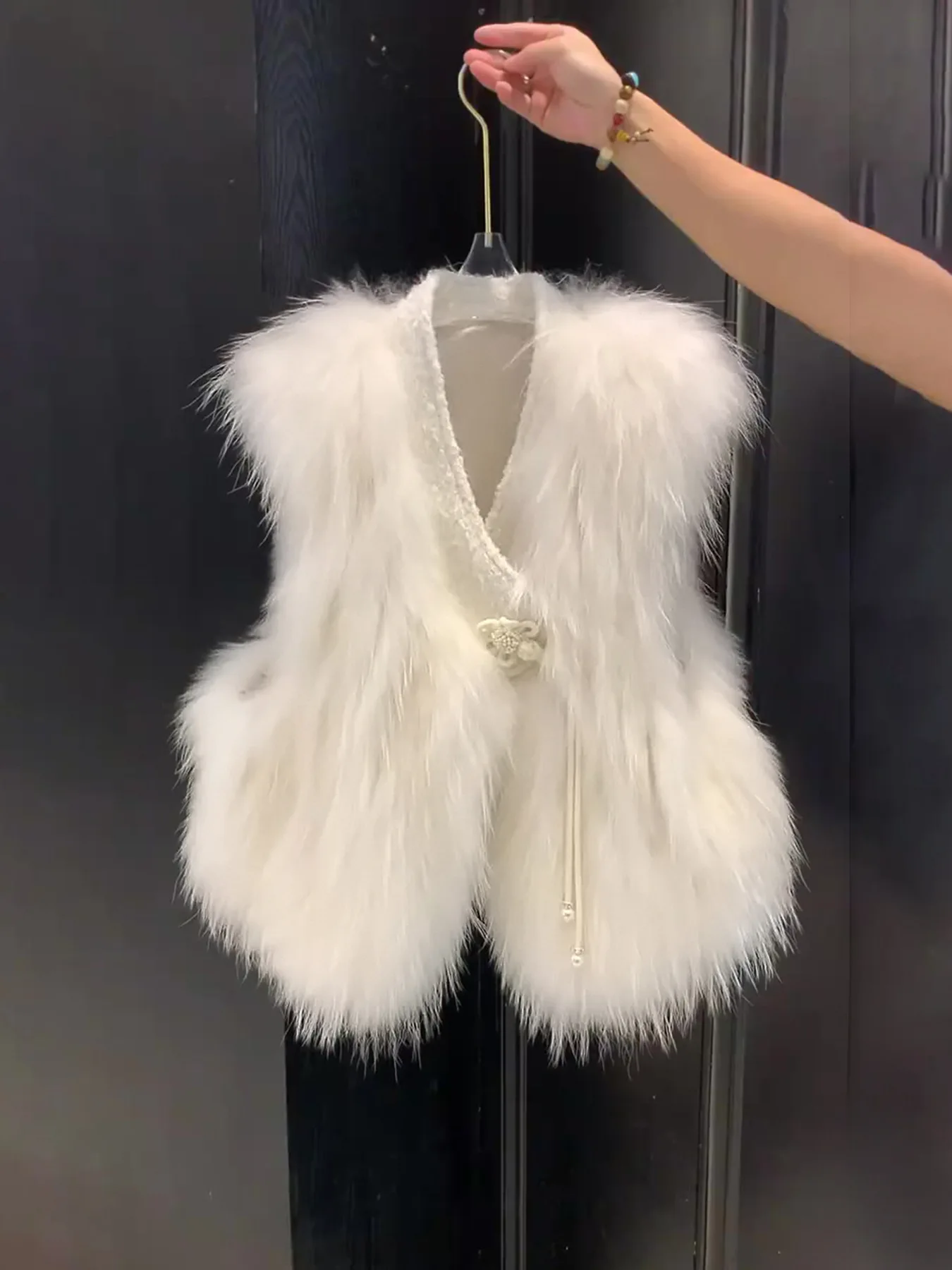 Women's Fashionable Furry Eco-Friendly Fur Vest Jacket Winter 2026 Stylish Design External Wear