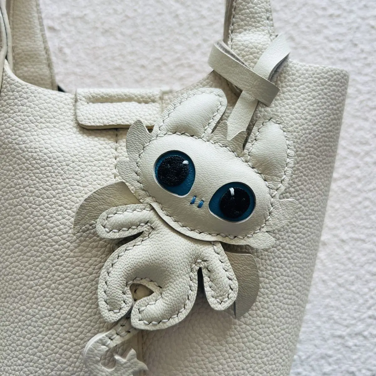 

Handmade genuine leather pendant gift keychain charm toothless lambskin cute couple stitched creative bag accessory