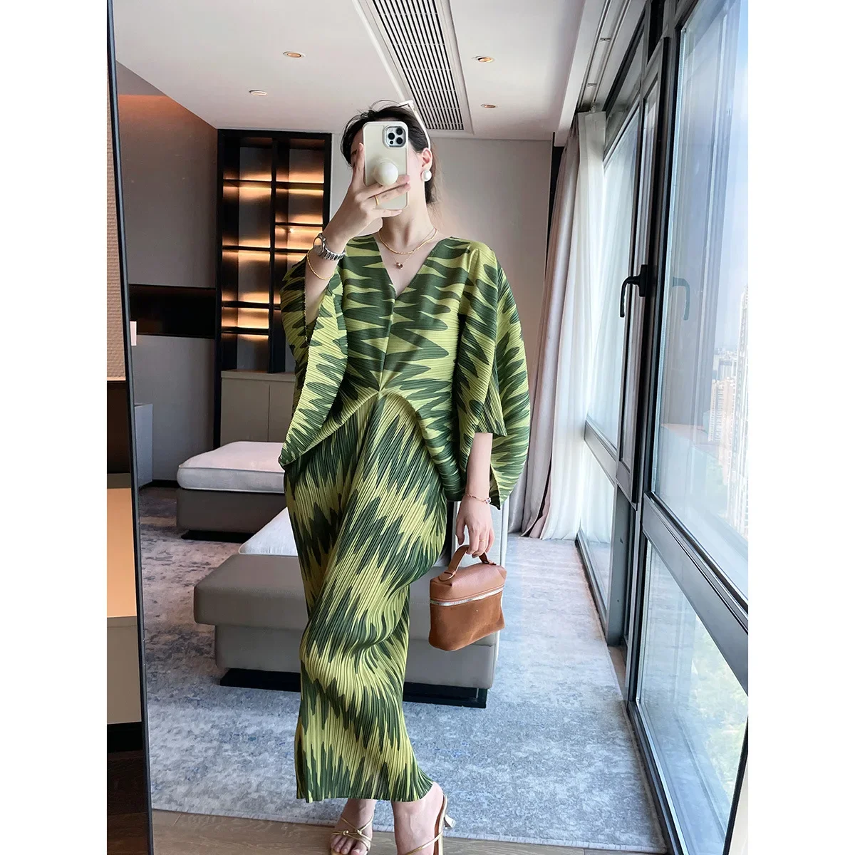 Pleats Pleated Dress 2024 Autumn New French Zebra Print Dress Bat-sleeve Temperament Loose Flesh Covering Long Dress Female