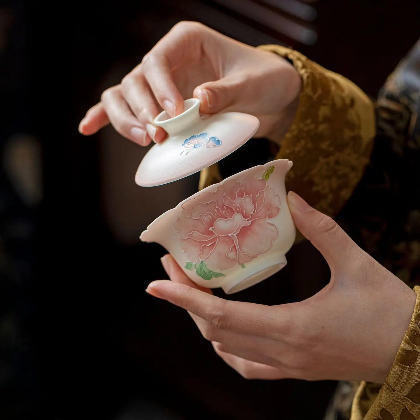Underglaze Hand Painted Peony Ceramic Two-Piece Tureen Three-Dimensional Pile Painting Gradually Varied Pink Tea Brewing Bowl