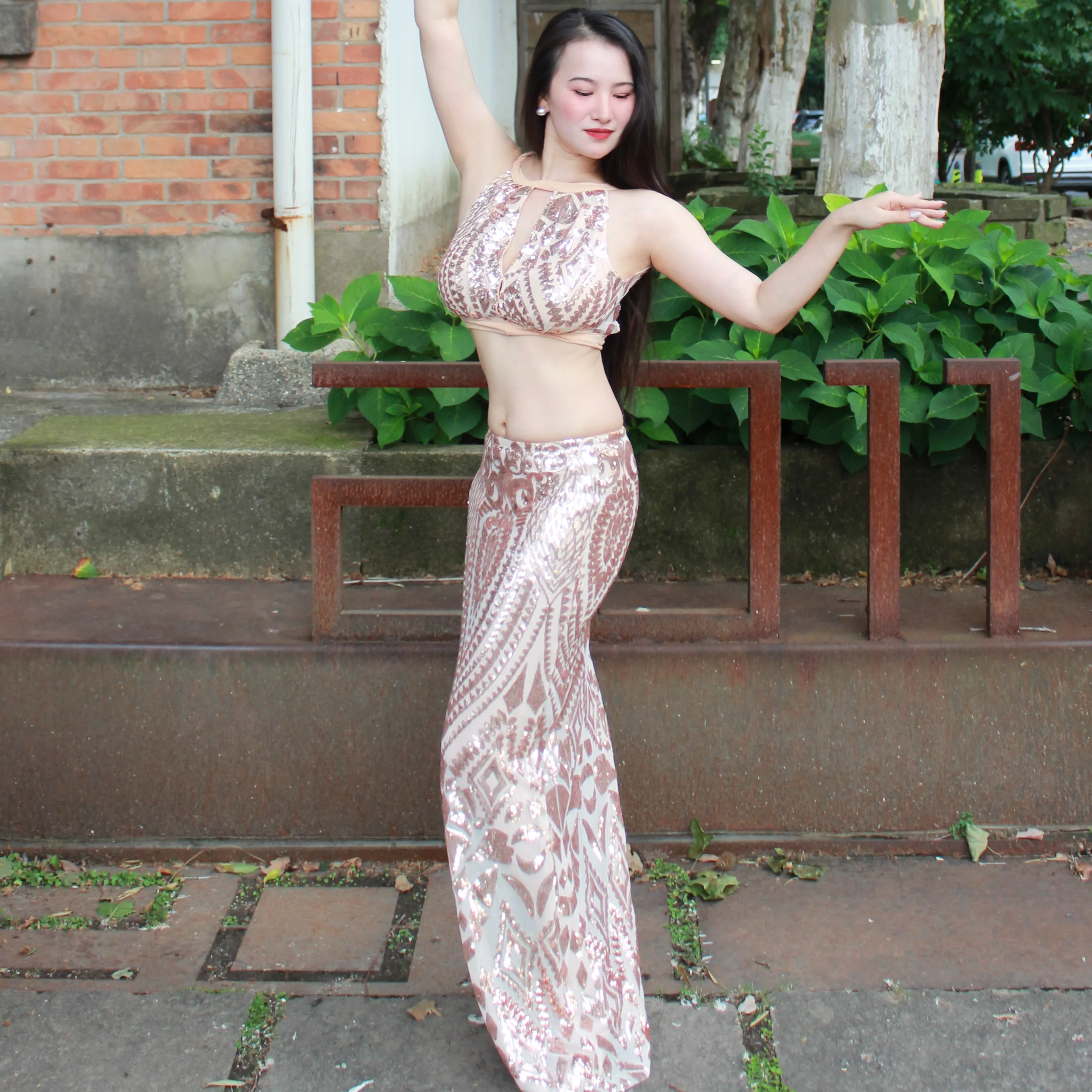 costume-de-danse-du-ventre-pour-adultes-ensemble-de-performance-a-paillettes-pour-femmes-tenue-de-competition-de-temperament-sexy-de-danse-orientale-2025