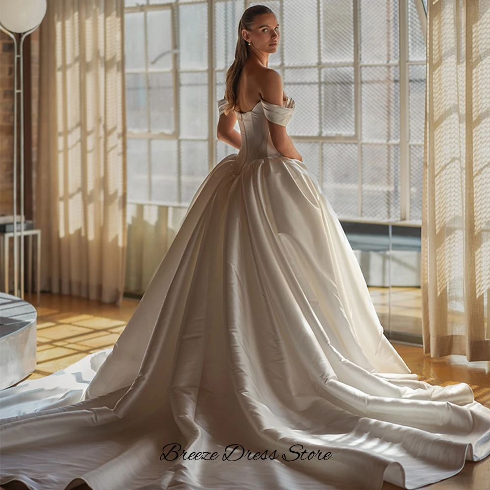 High Quality Satin A-Line Customized Bridal Gowns Classic Strapless Off the Shoulder Wedding Dress Zipper Back