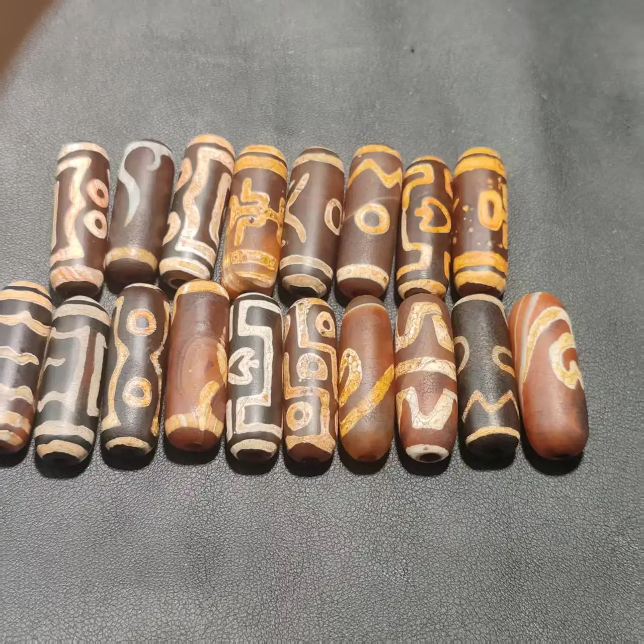 1pcs/lot Natural multi-pattern old agate dzi Weathering lines red Raw ore old material Bracelets necklaces accessories Ethnic
