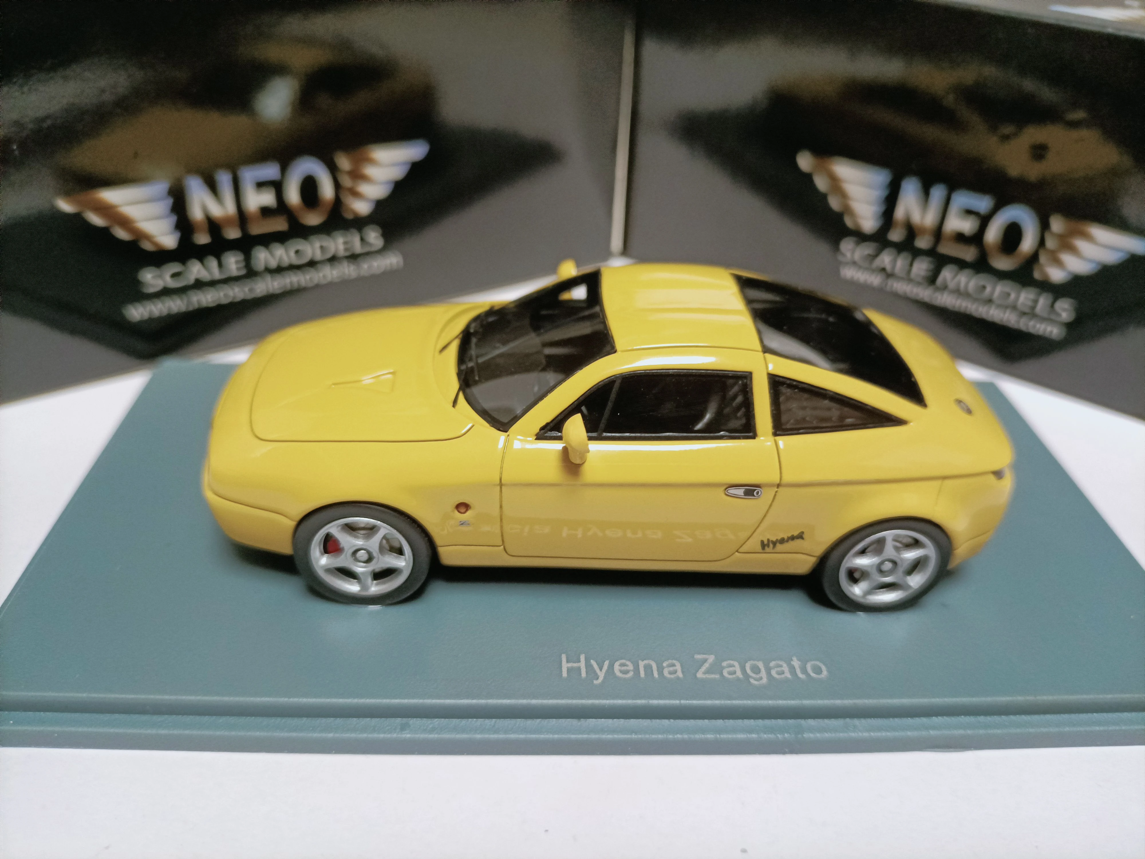 Neo 1:43 Hyena Zagato 1992 Yellow Simulation Limited Edition Resin Metal Static Car Model Toy Gift