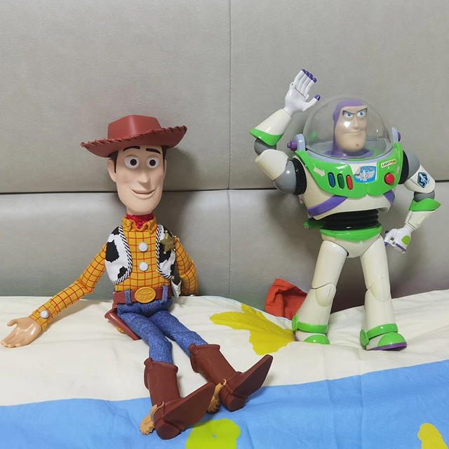 Woody fashion buzz light