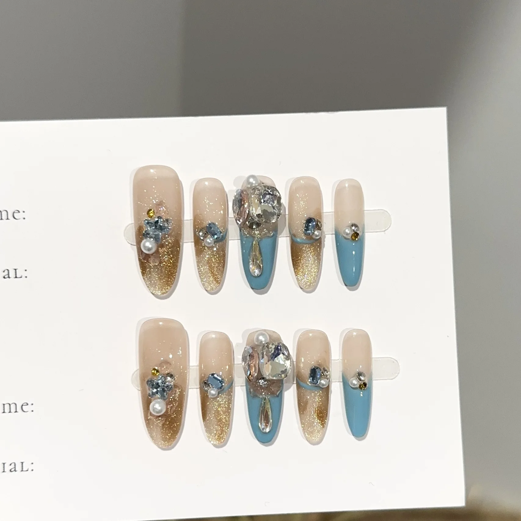 

10Pcs Pure Handmade Wear Nail Pads Advanced Sense Amber Cat Eye Nail Pads Light Luxury Stacks of Diamonds and Flash Fake Nail