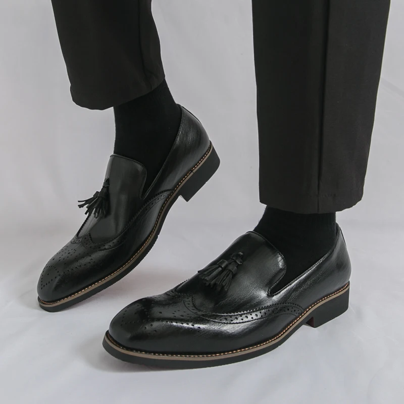 

Men Brogue Loafers PU Solid Color Tassel Decoration Trend Professional Classic Business Men Shoes Size 38-46