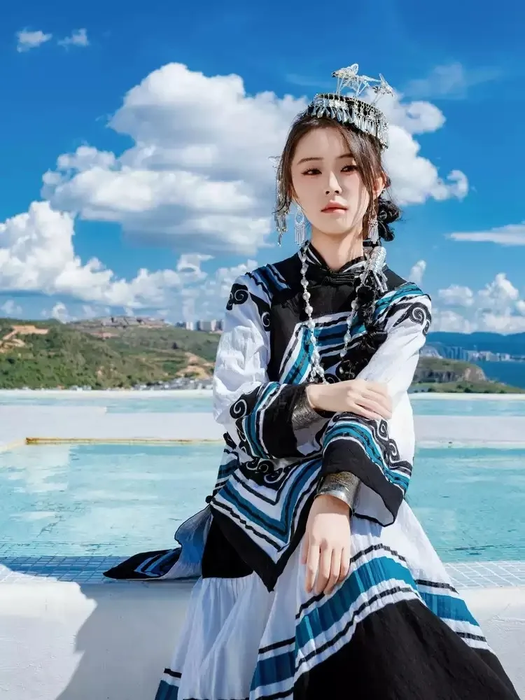 Stroje etniczne damskie bluzki ze stójką plisowane spódnice fotografie podróżnicze i sesje zdjęciowe odzież egzotyczna