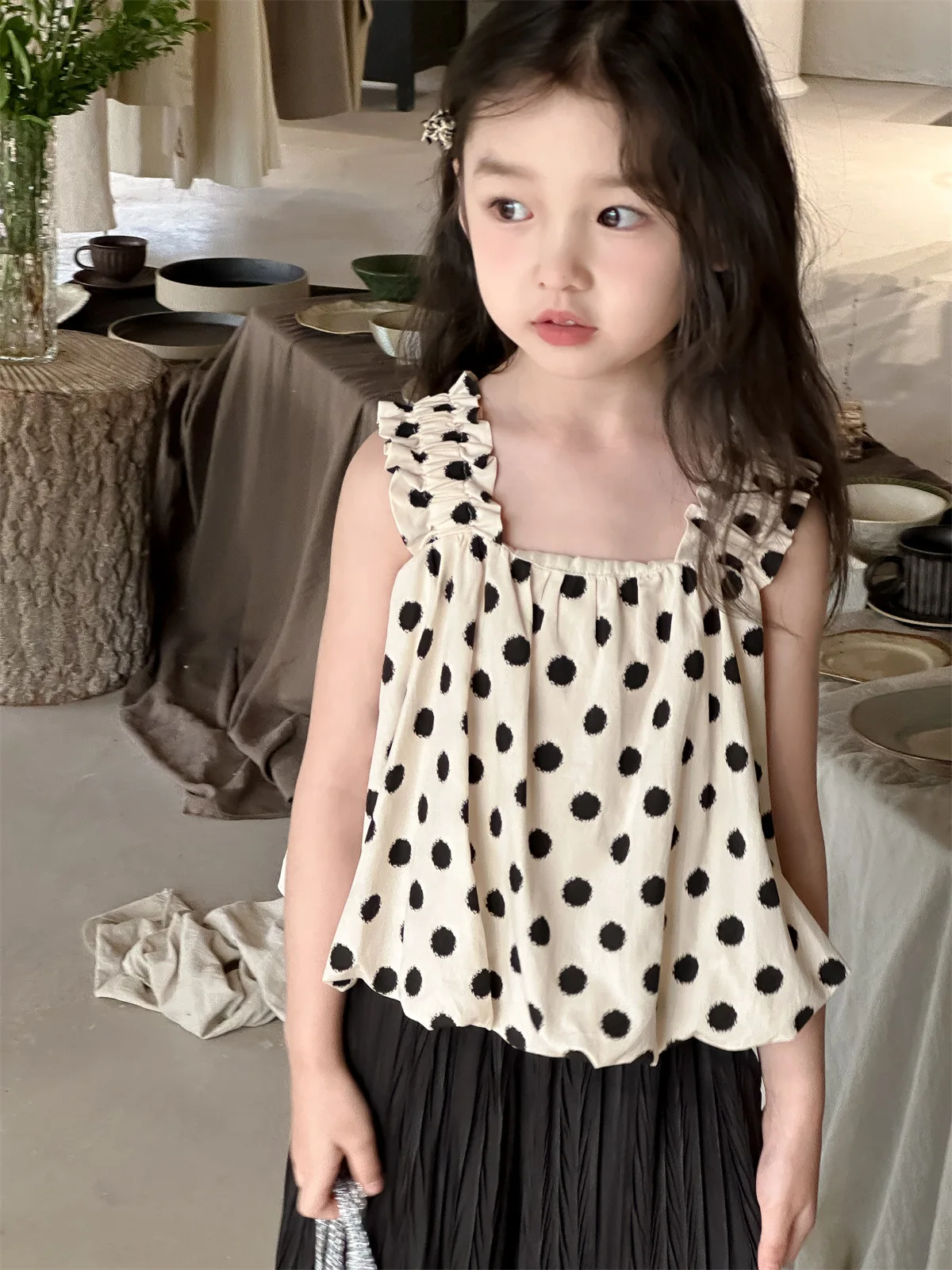 T-shirt New Summer Girls Sleeveless Wave Point Sling Baby Tops Tide Simple Fashion 2024 Square Collar Simple Loose