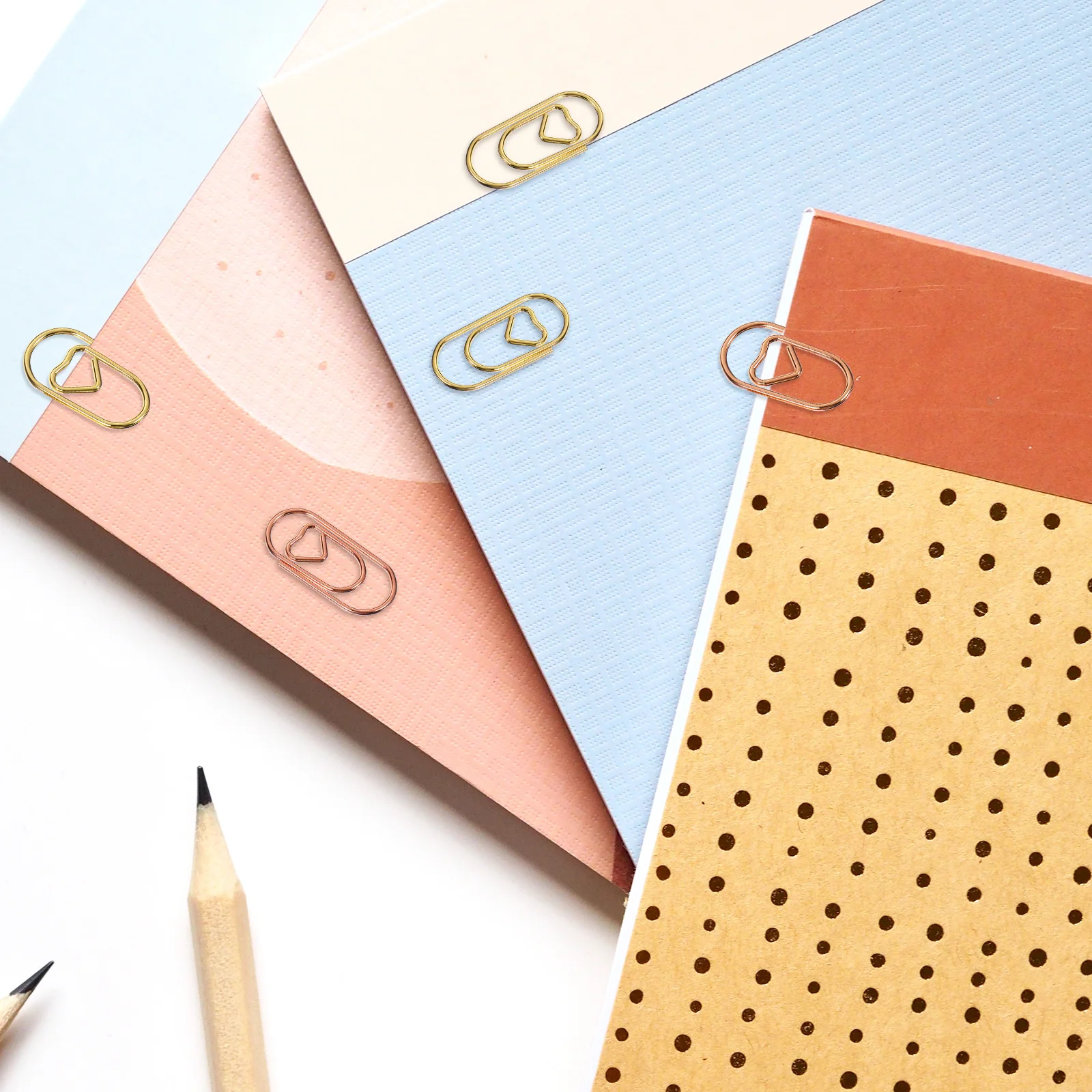 

400Pcs Heart Shape Paper Clips Metal Crafted Strong Rust Resistant Office Desk Organizer for Files Notes Tickets Supplies