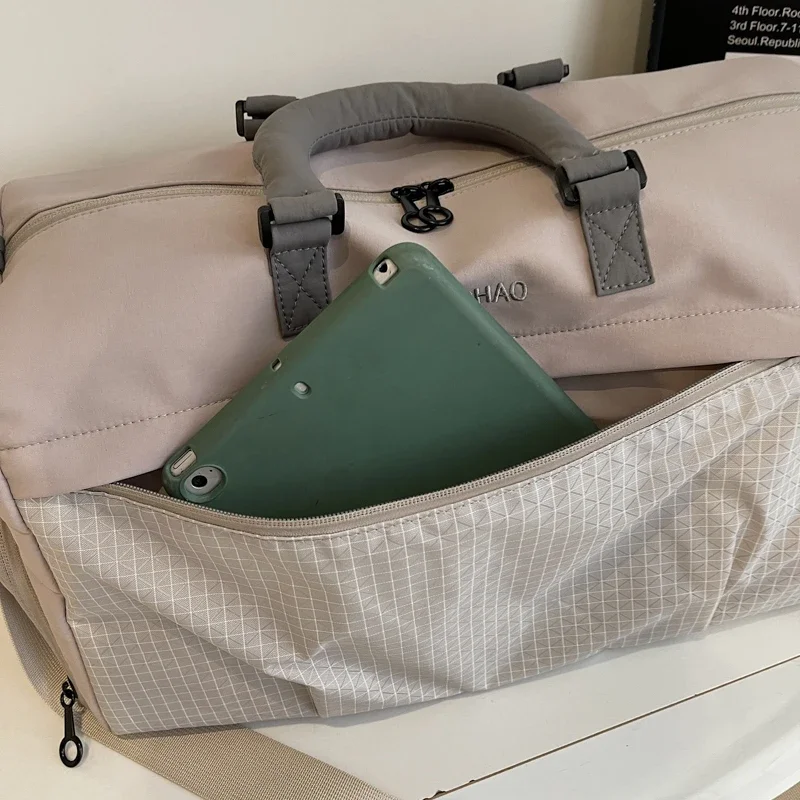 Large Capacity Sense of Luxury Travel Bags 2025 New Causal Personality Color Matching Retro Super Cool Crossbody Bags for Women